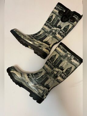 Capelli of New York  Rain Boots size 8